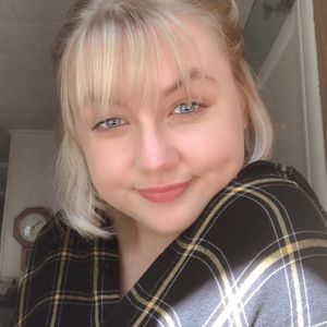 Meet your Posher, Dana